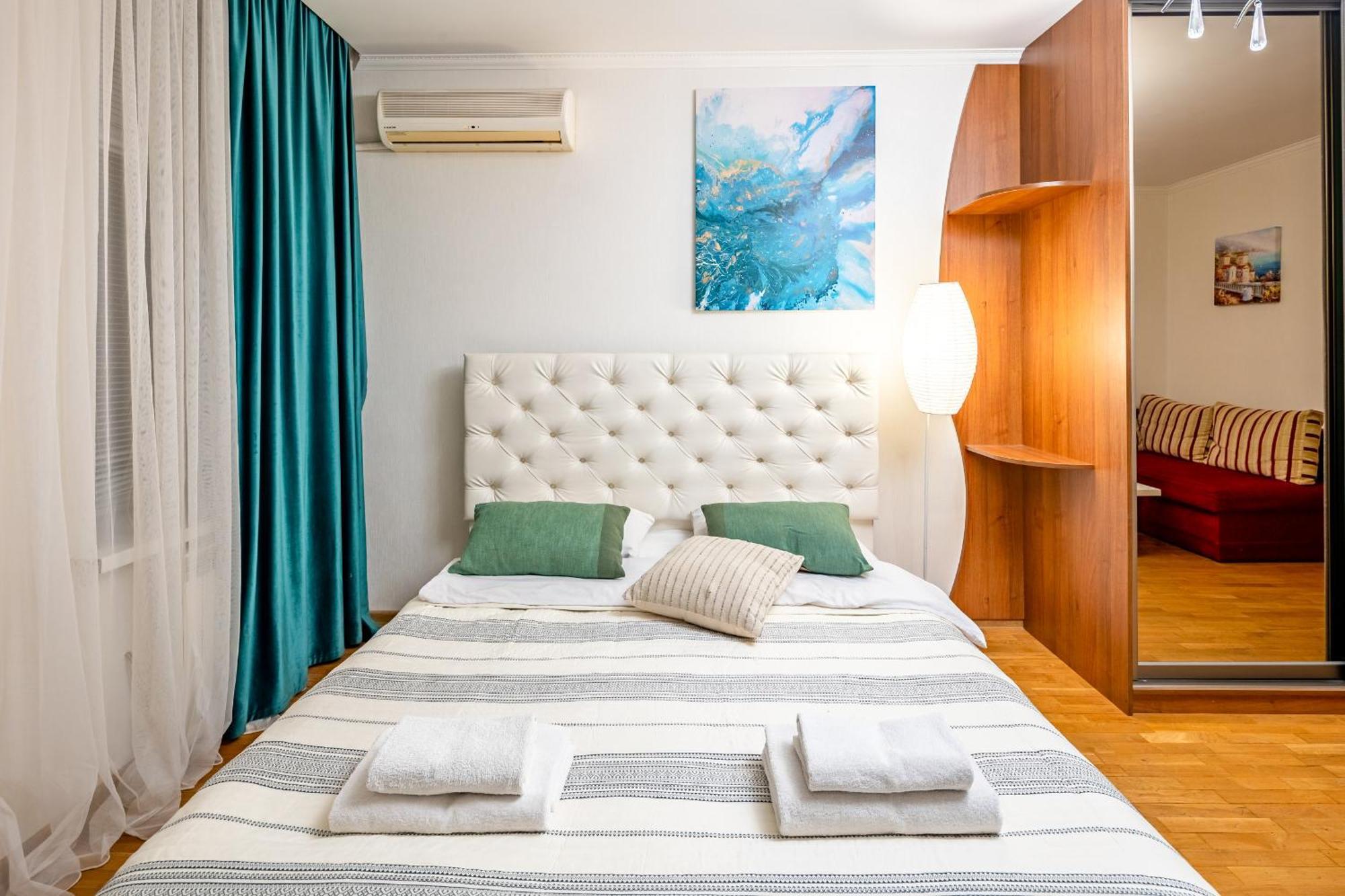 Just Another Comfy Apartment On The Main Squere. 2 Bedrooms, Own Heating, Ac Lviv Bagian luar foto