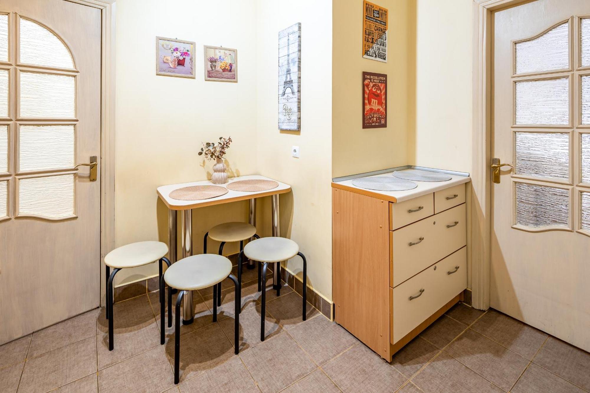 Just Another Comfy Apartment On The Main Squere. 2 Bedrooms, Own Heating, Ac Lviv Bagian luar foto